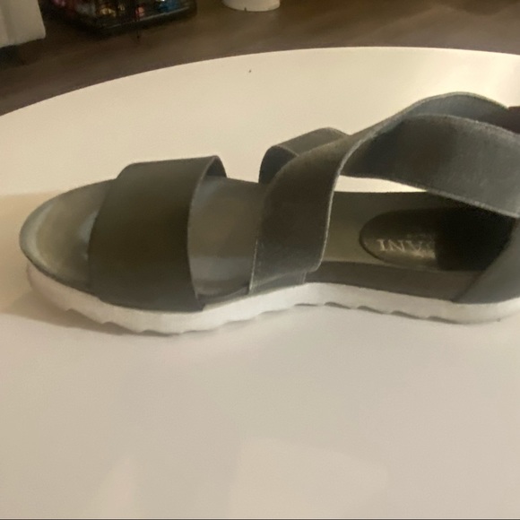 Sandals - Picture 5 of 6